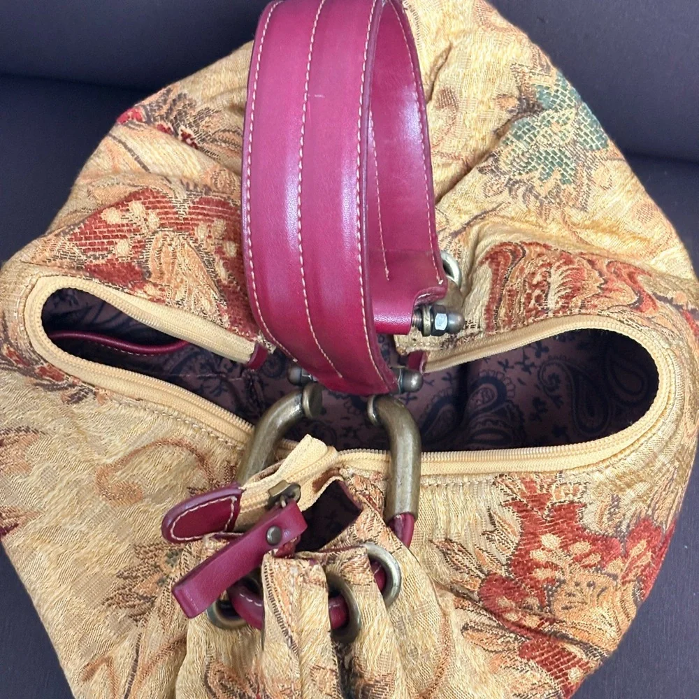 *Maxx New York VINTAGE Tapestry hobo